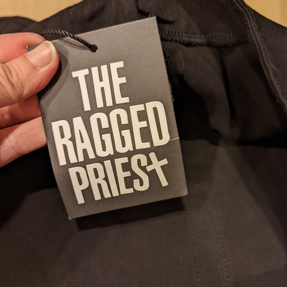 Black Chain-Accent Mini Skirt - Picture 9 of 10